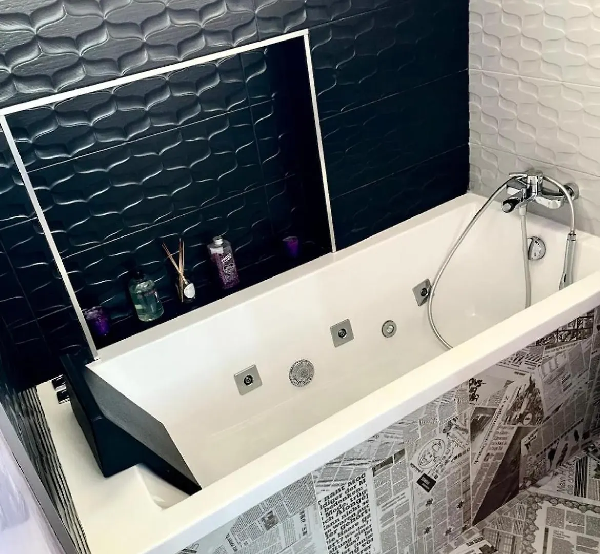 Precioso Y Moderno Atico Duplex De 2 Habitaciones En Sevilla Para 2 O 3 Personas Con Jacuzzi Lägenhet